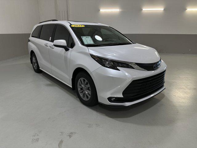 Photo of 2025 Wind Chill Pearl Toyota Sienna