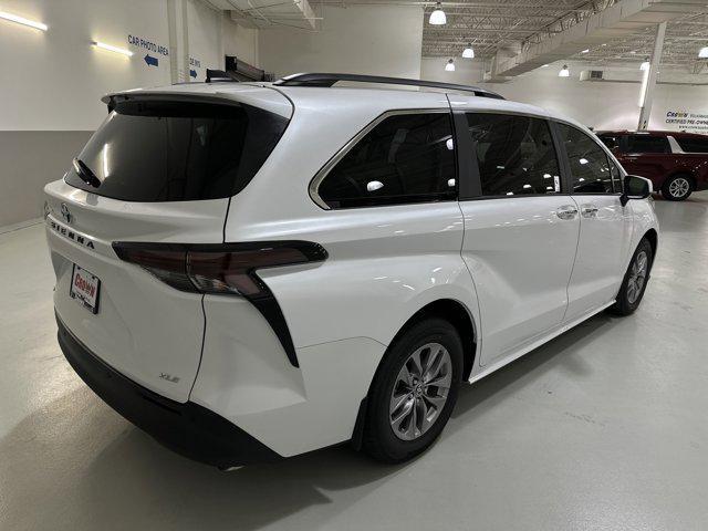Photo of 2025 Wind Chill Pearl Toyota Sienna
