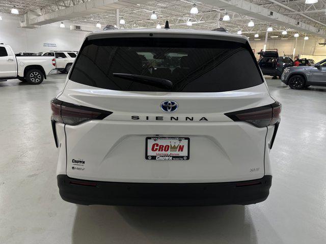 Photo of 2025 Wind Chill Pearl Toyota Sienna