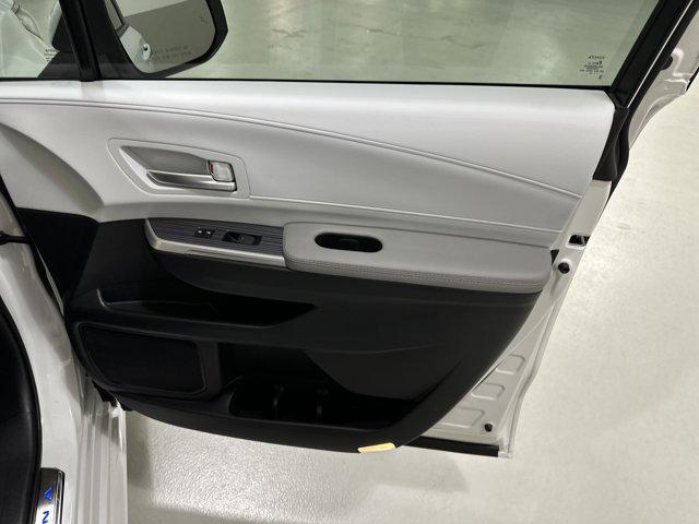 Photo of 2025 Wind Chill Pearl Toyota Sienna