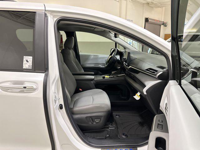 Photo of 2025 Wind Chill Pearl Toyota Sienna