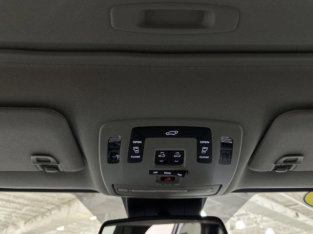 Photo of 2025 Wind Chill Pearl Toyota Sienna