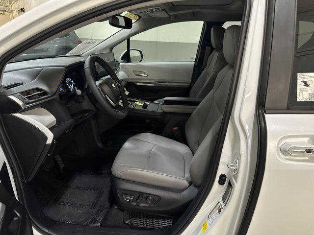 Photo of 2025 Wind Chill Pearl Toyota Sienna