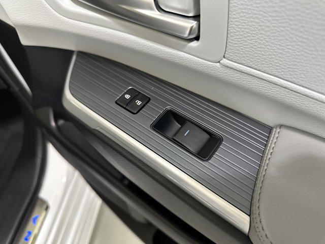 Photo of 2025 Wind Chill Pearl Toyota Sienna