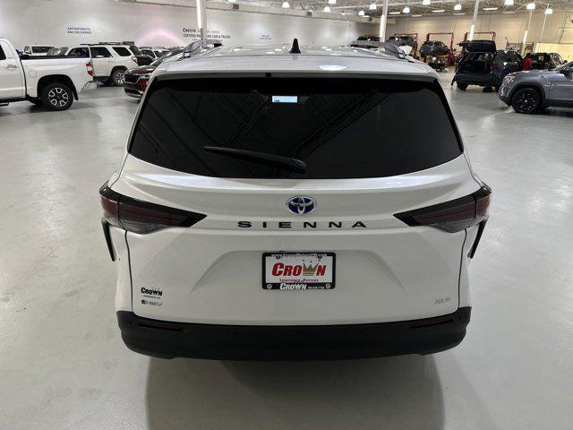 Photo of 2025 Wind Chill Pearl Toyota Sienna