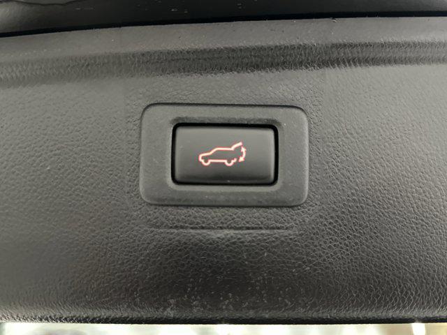 Photo of 2019 Crystal Black Silica Subaru Outback