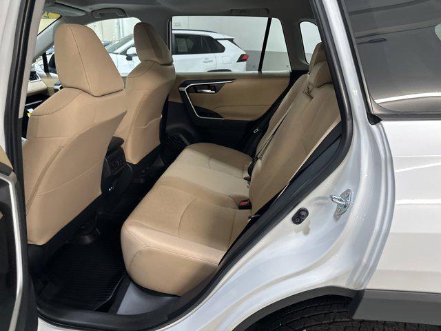 Photo of 2025 Ice Cap Toyota RAV4