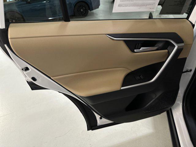Photo of 2025 Ice Cap Toyota RAV4