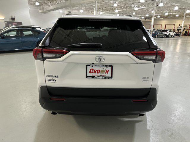 Photo of 2025 Ice Cap Toyota RAV4