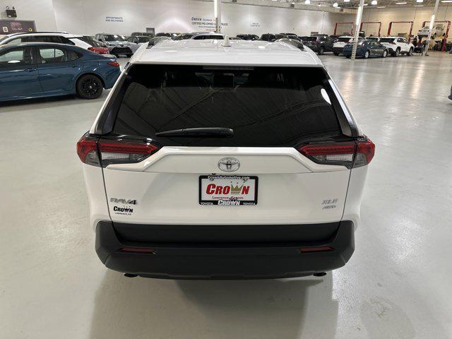Photo of 2025 Ice Cap Toyota RAV4