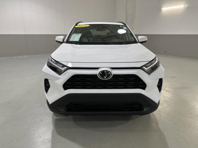 Photo of 2025 Ice Cap Toyota RAV4