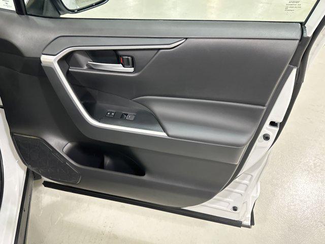 Photo of 2025 Ice Cap Toyota RAV4