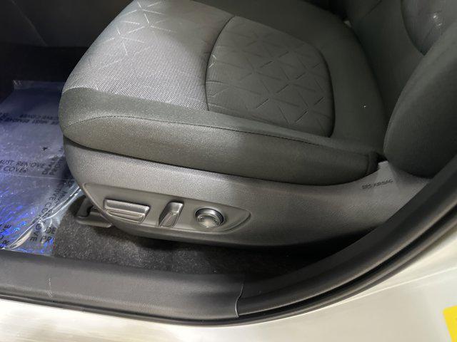 Photo of 2025 Ice Cap Toyota RAV4