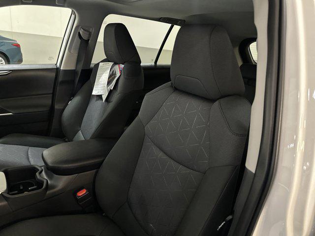 Photo of 2025 Ice Cap Toyota RAV4
