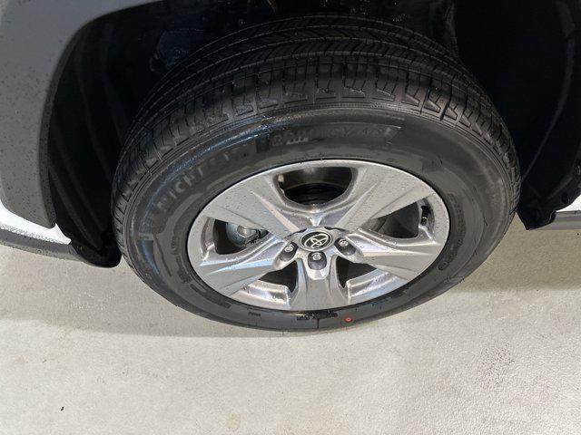 Photo of 2025 Ice Cap Toyota RAV4