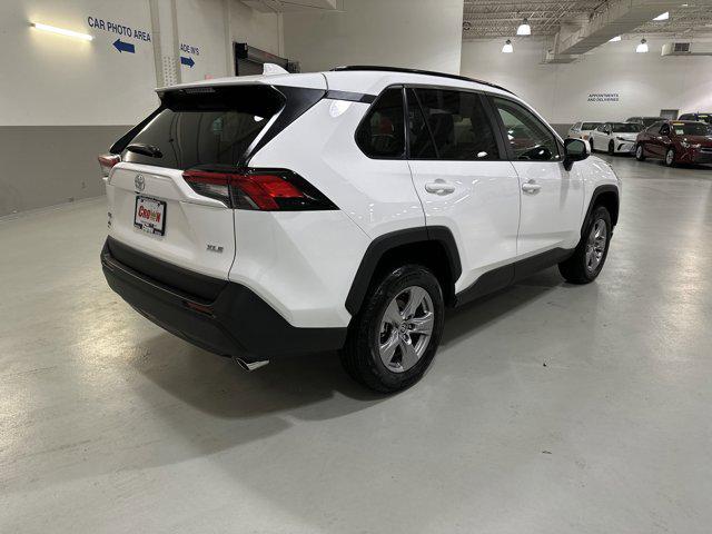 Photo of 2025 Ice Cap Toyota RAV4