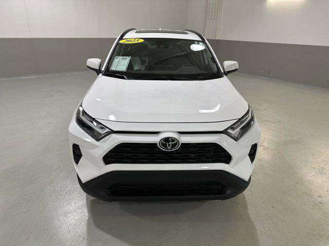 Photo of 2025 Ice Cap Toyota RAV4