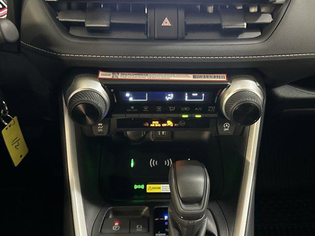 Photo of 2025 Ice Cap Toyota RAV4