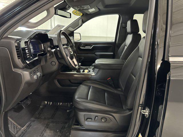 Photo of 2024 Onyx Black GMC Sierra 1500