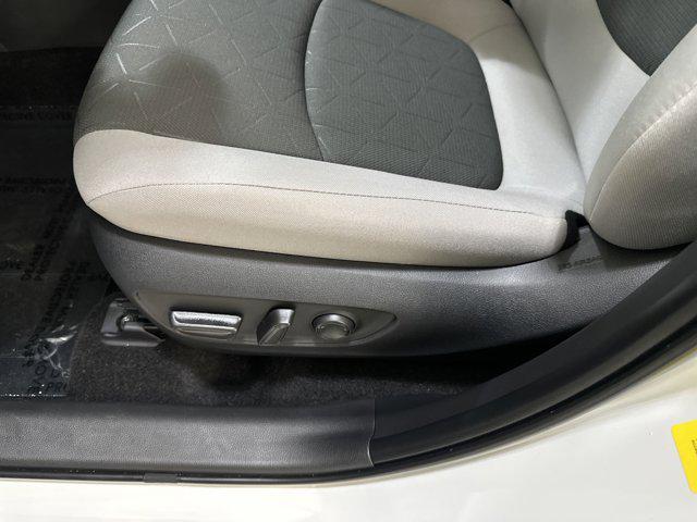 Photo of 2025 Ice Cap Toyota RAV4