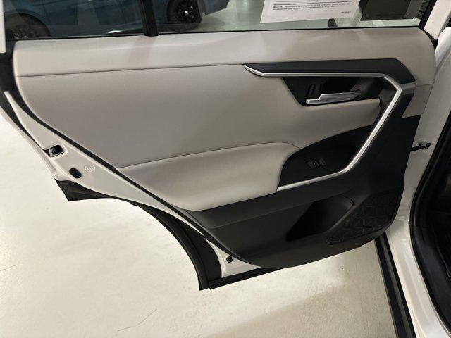 Photo of 2025 Ice Cap Toyota RAV4