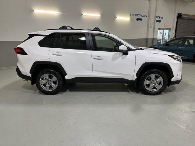 Photo of 2025 Ice Cap Toyota RAV4