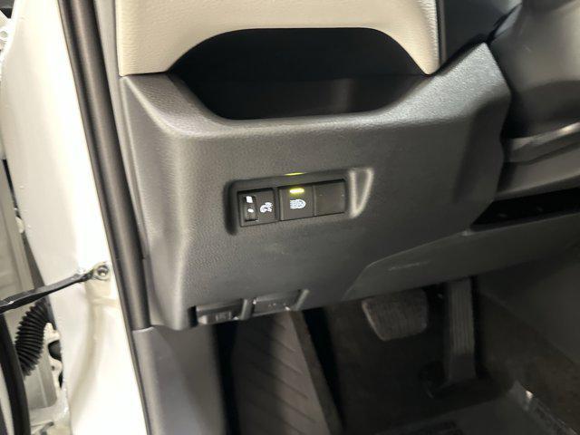 Photo of 2025 Ice Cap Toyota RAV4