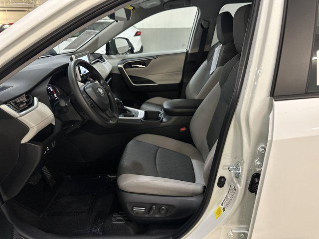 Photo of 2025 Ice Cap Toyota RAV4