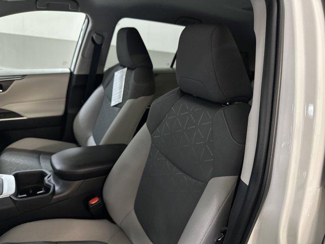 Photo of 2025 Ice Cap Toyota RAV4