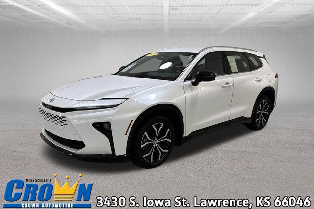 Photo of 2025 Oxygen White Toyota Crown Signia