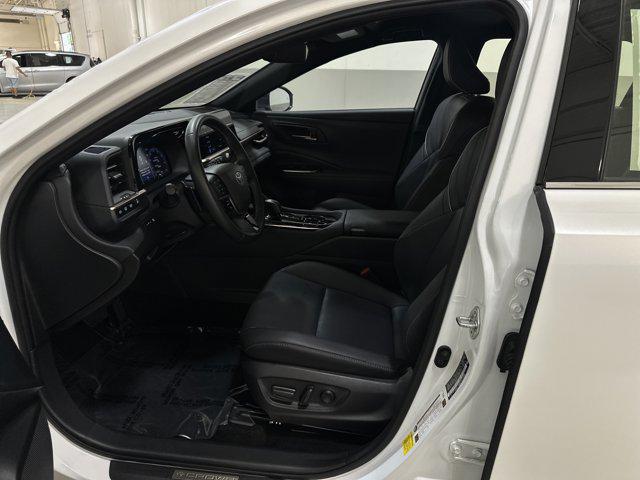 Photo of 2025 Oxygen White Toyota Crown Signia