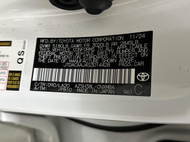 Photo of 2025 Oxygen White Toyota Crown Signia