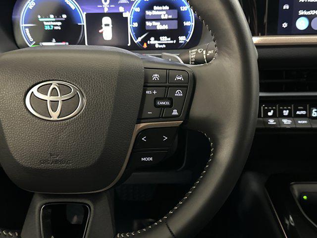 Photo of 2025 Oxygen White Toyota Crown Signia