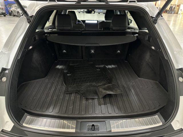 Photo of 2025 Oxygen White Toyota Crown Signia