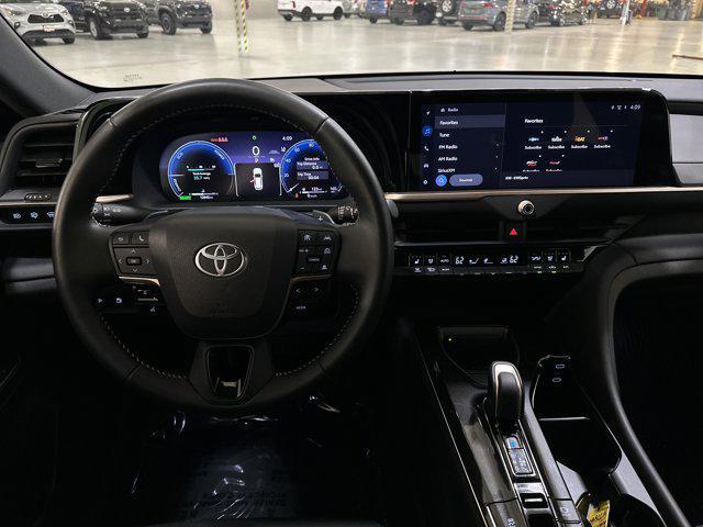 Photo of 2025 Oxygen White Toyota Crown Signia