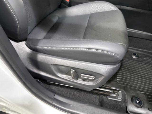 Photo of 2025 Oxygen White Toyota Crown Signia
