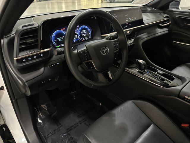 Photo of 2025 Oxygen White Toyota Crown Signia