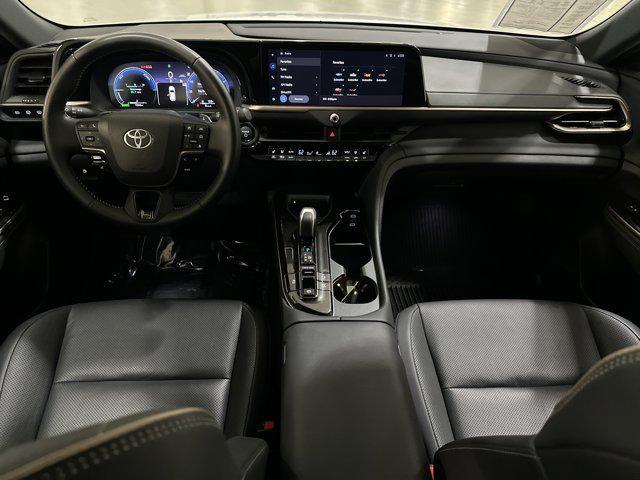 Photo of 2025 Oxygen White Toyota Crown Signia
