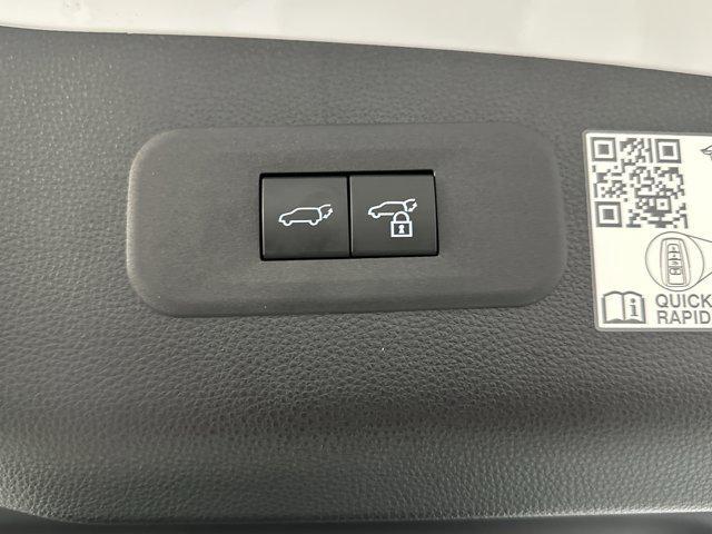 Photo of 2025 Oxygen White Toyota Crown Signia