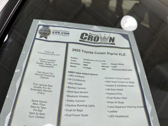 Photo of 2025 Oxygen White Toyota Crown Signia