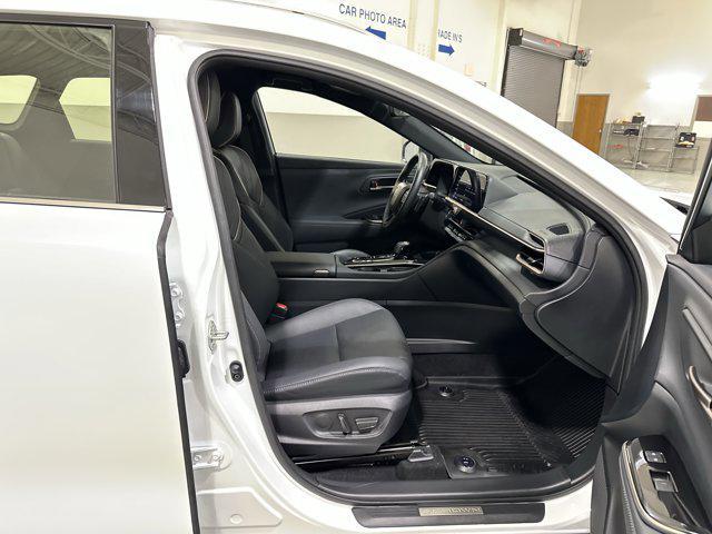 Photo of 2025 Oxygen White Toyota Crown Signia