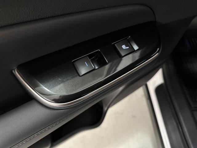Photo of 2025 Oxygen White Toyota Crown Signia