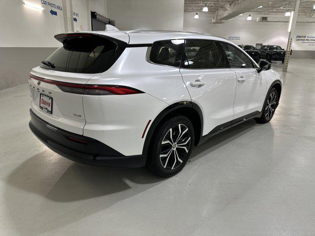 Photo of 2025 Oxygen White Toyota Crown Signia