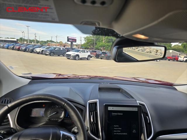 Photo of 2023 Red Metallic Ford Edge