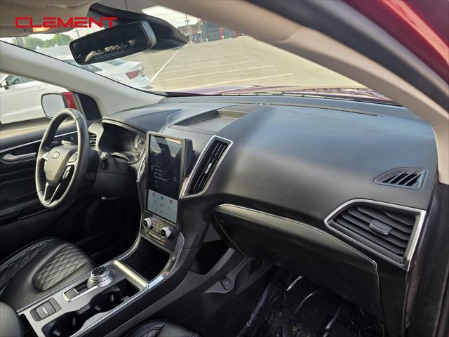 Photo of 2023 Red Metallic Ford Edge