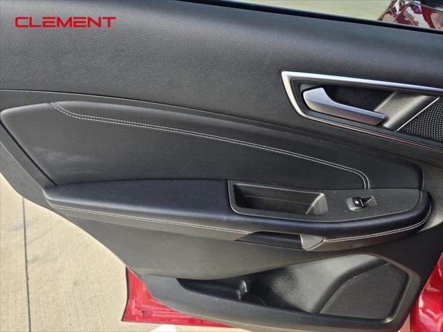 Photo of 2023 Red Metallic Ford Edge
