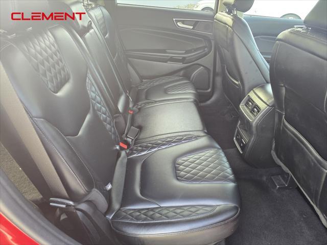 Photo of 2023 Red Metallic Ford Edge