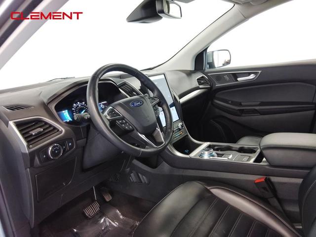 Photo of 2024 Silver Metallic Ford Edge