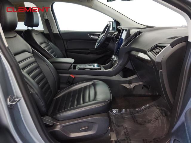 Photo of 2024 Silver Metallic Ford Edge