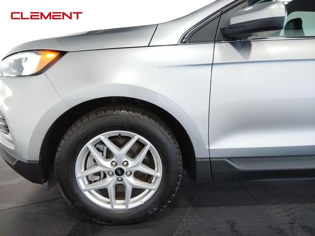 Photo of 2024 Silver Metallic Ford Edge